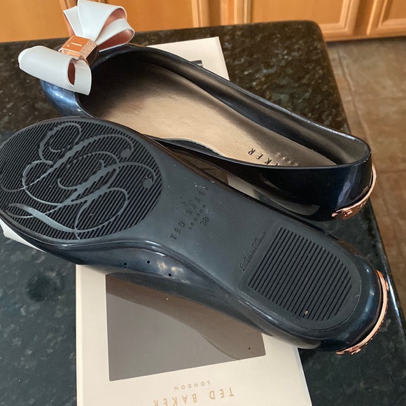 ❤️TED BAKER good as new with Box White Bow flats in rose gold square hardware. - Picture 5 of 8